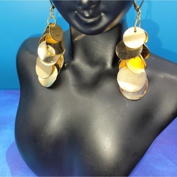 📦 Gold✨️ tone chandelier disk dangle earrings ✨️ - Picture 7 of 9